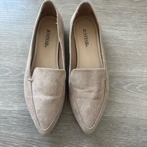 Women’s beige flats